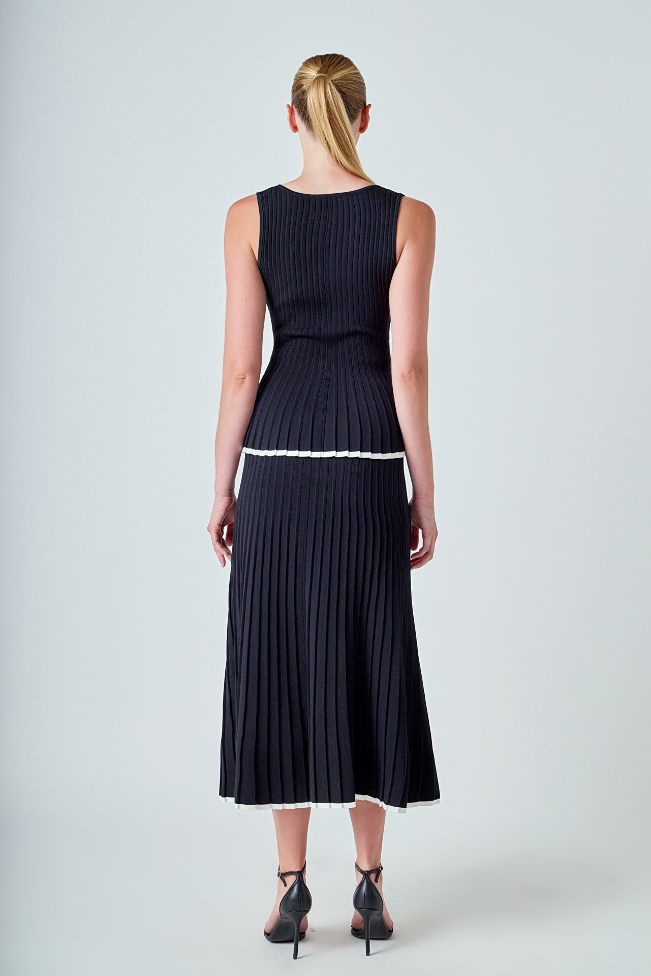 Knit Pleated Tipped Sleeveless Top