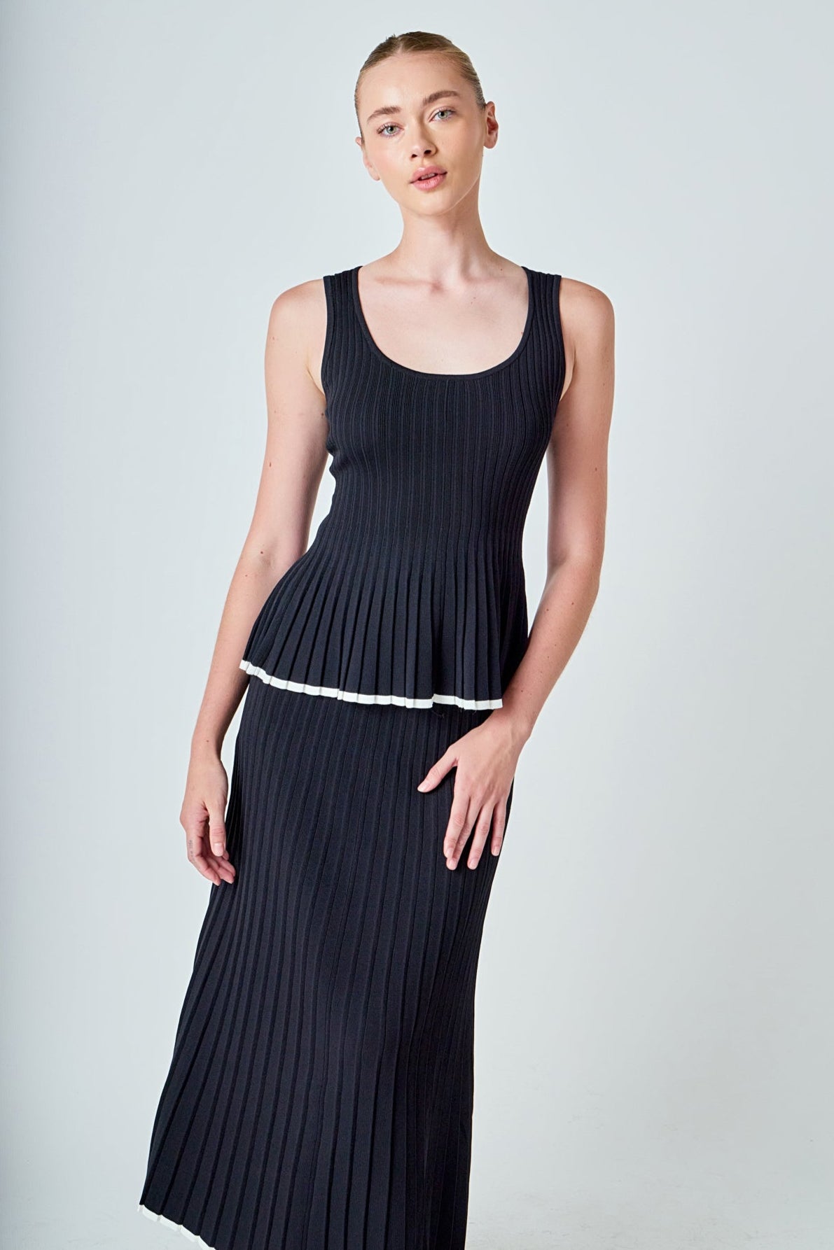 Knit Pleated Tip Detail Midi Skirt