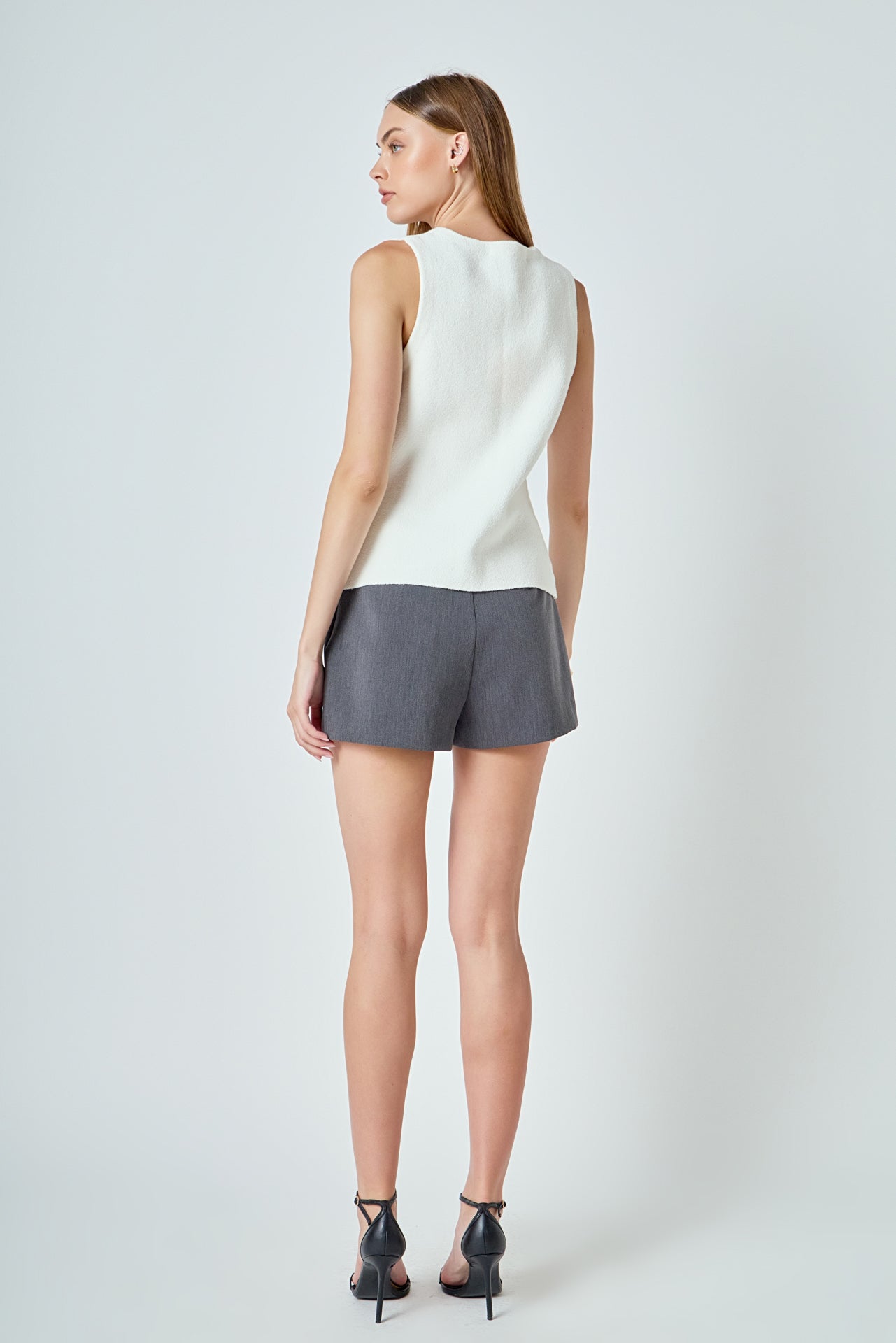 Round Neck Buttoned Knit Vest