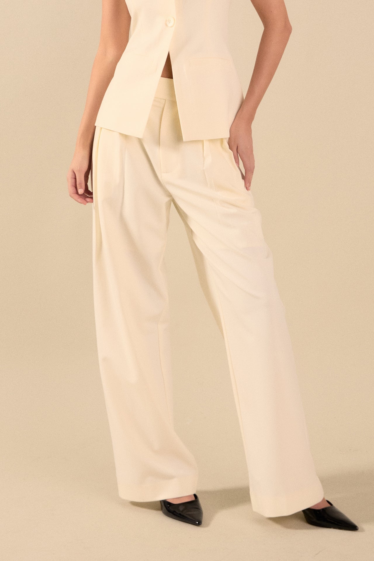 Lexy Relaxed Mid Rise Pleated Wide leg Trousers
