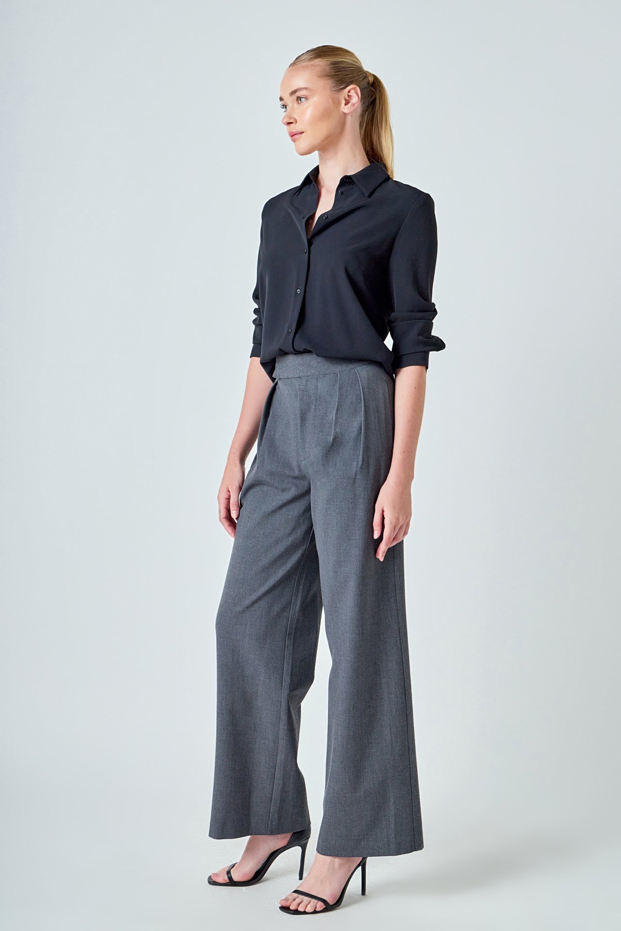 Mid Rise Pleated Wide leg Trousers