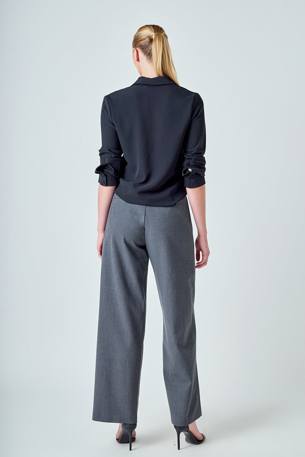 Mid Rise Pleated Wide leg Trousers