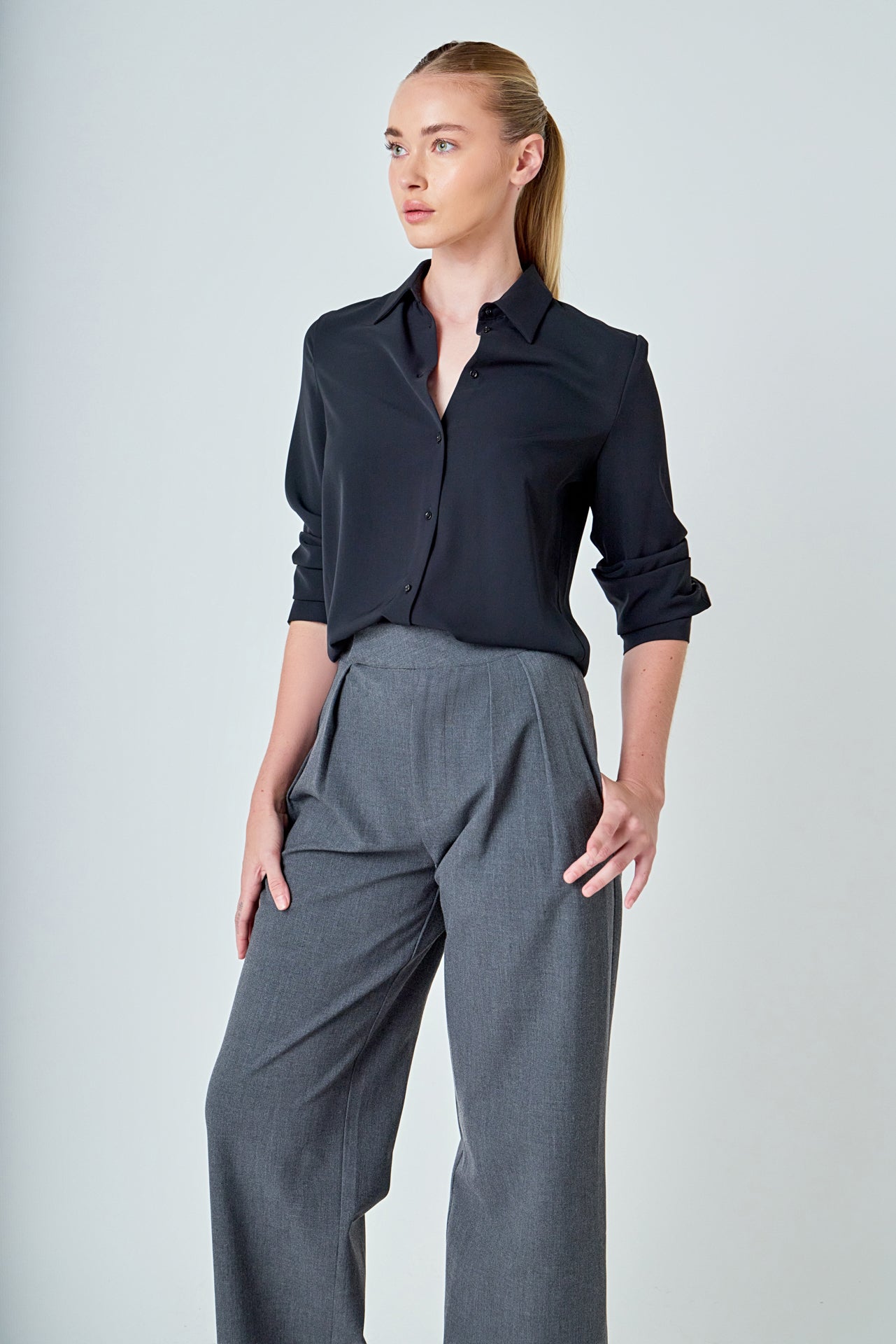 Mid Rise Pleated Wide leg Trousers