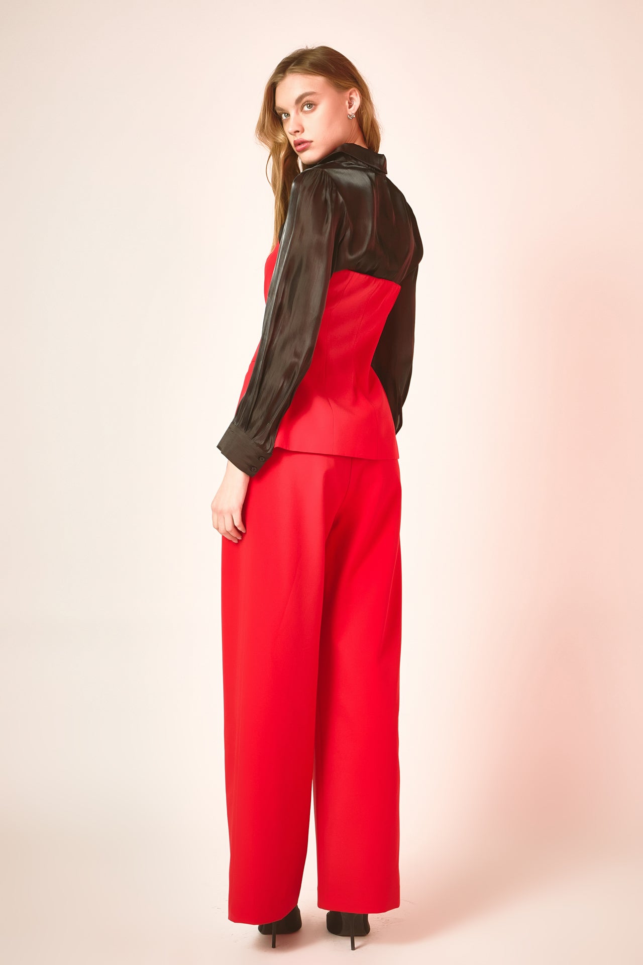 Mid Rise Pleated Wide leg Trousers