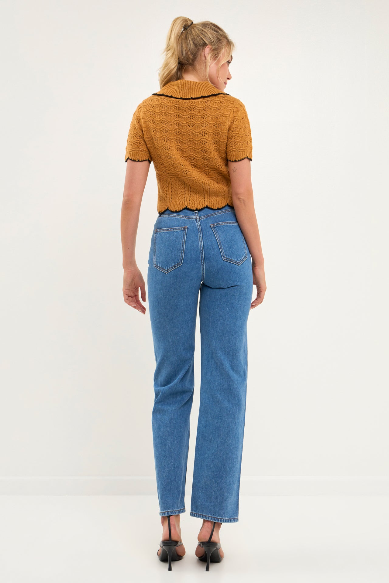 Short Puff Sleeve Scalloped Knit Top