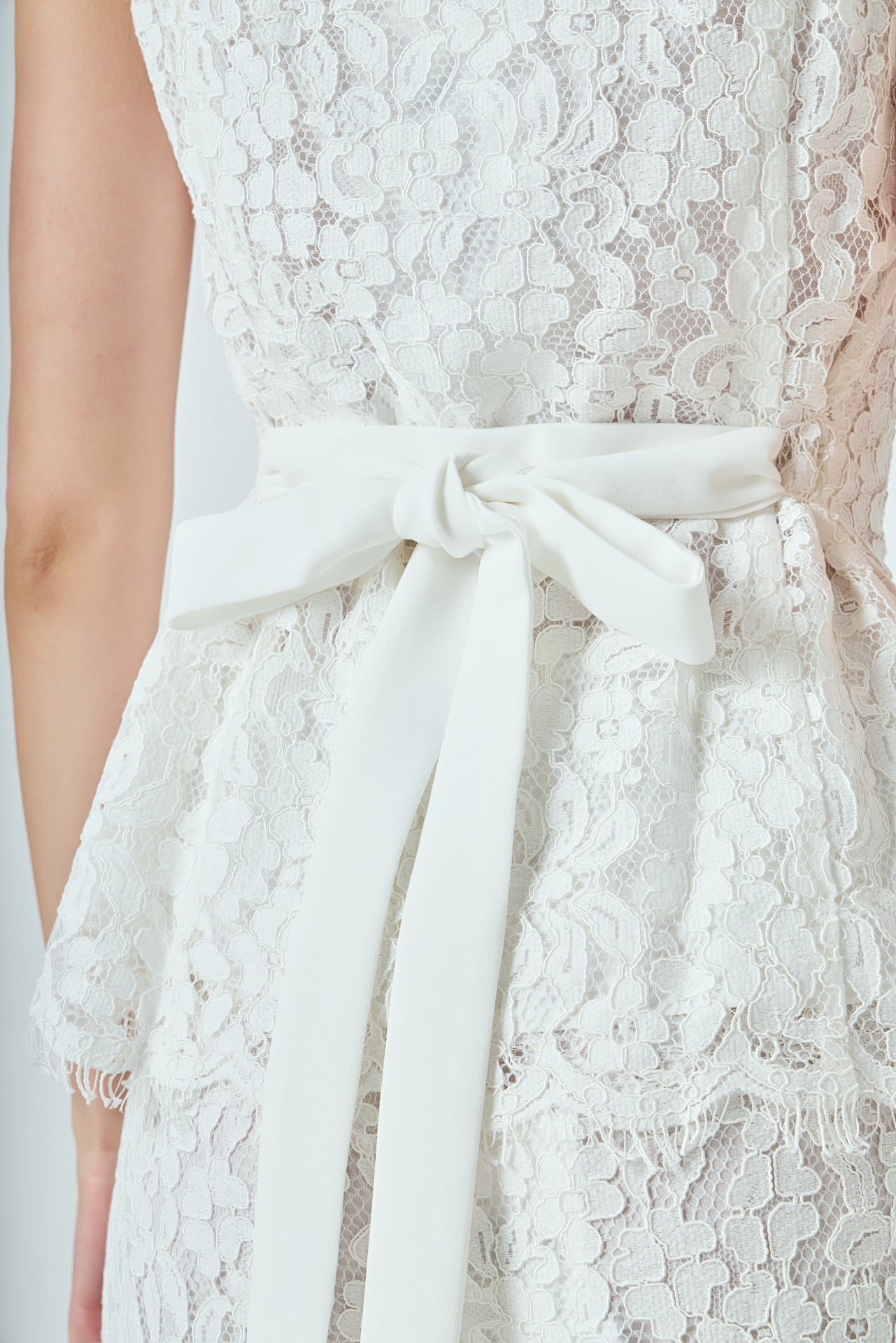 Lace Sleeveless Long Top With Belt