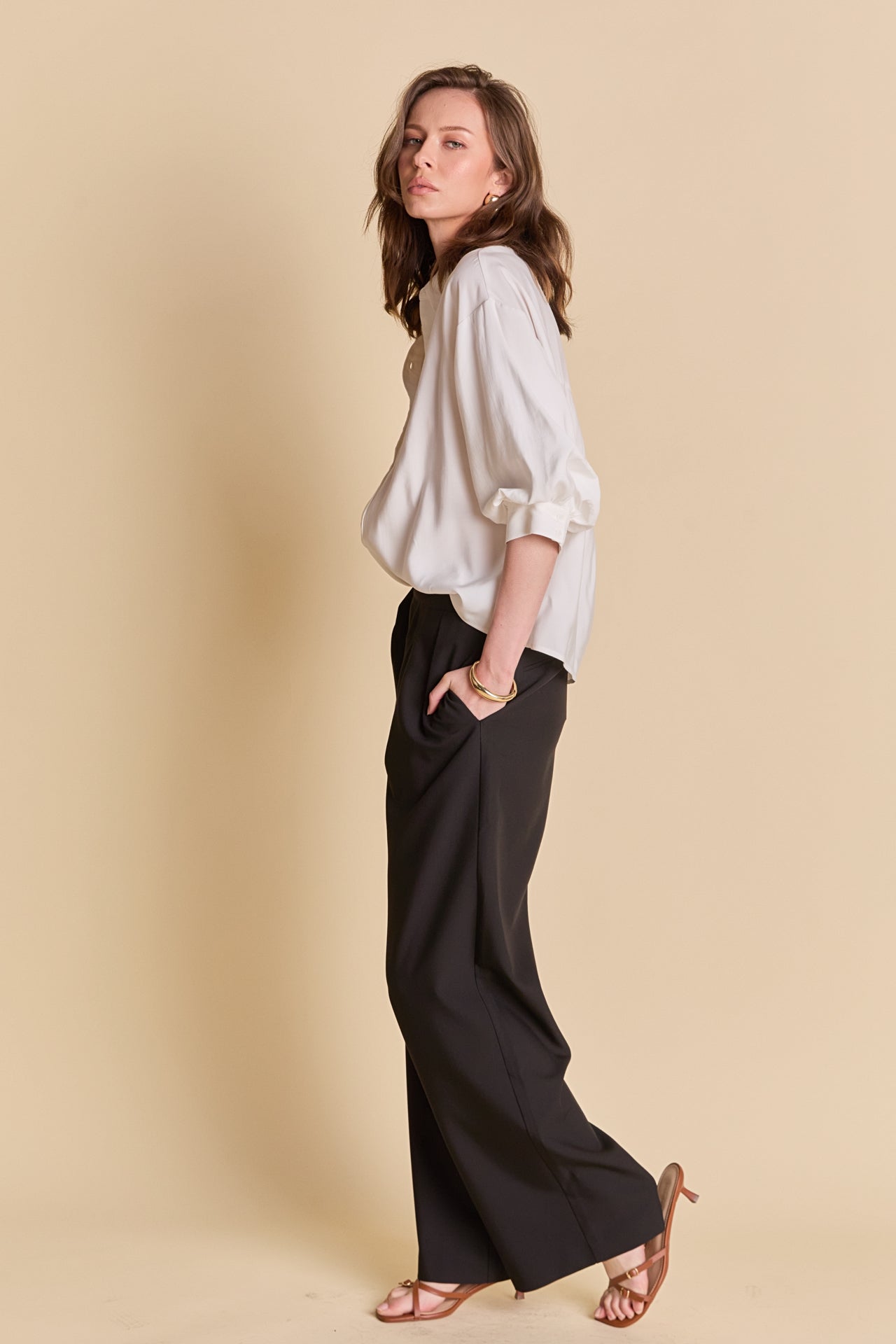 Mid Rise Pleated Wide leg Trousers