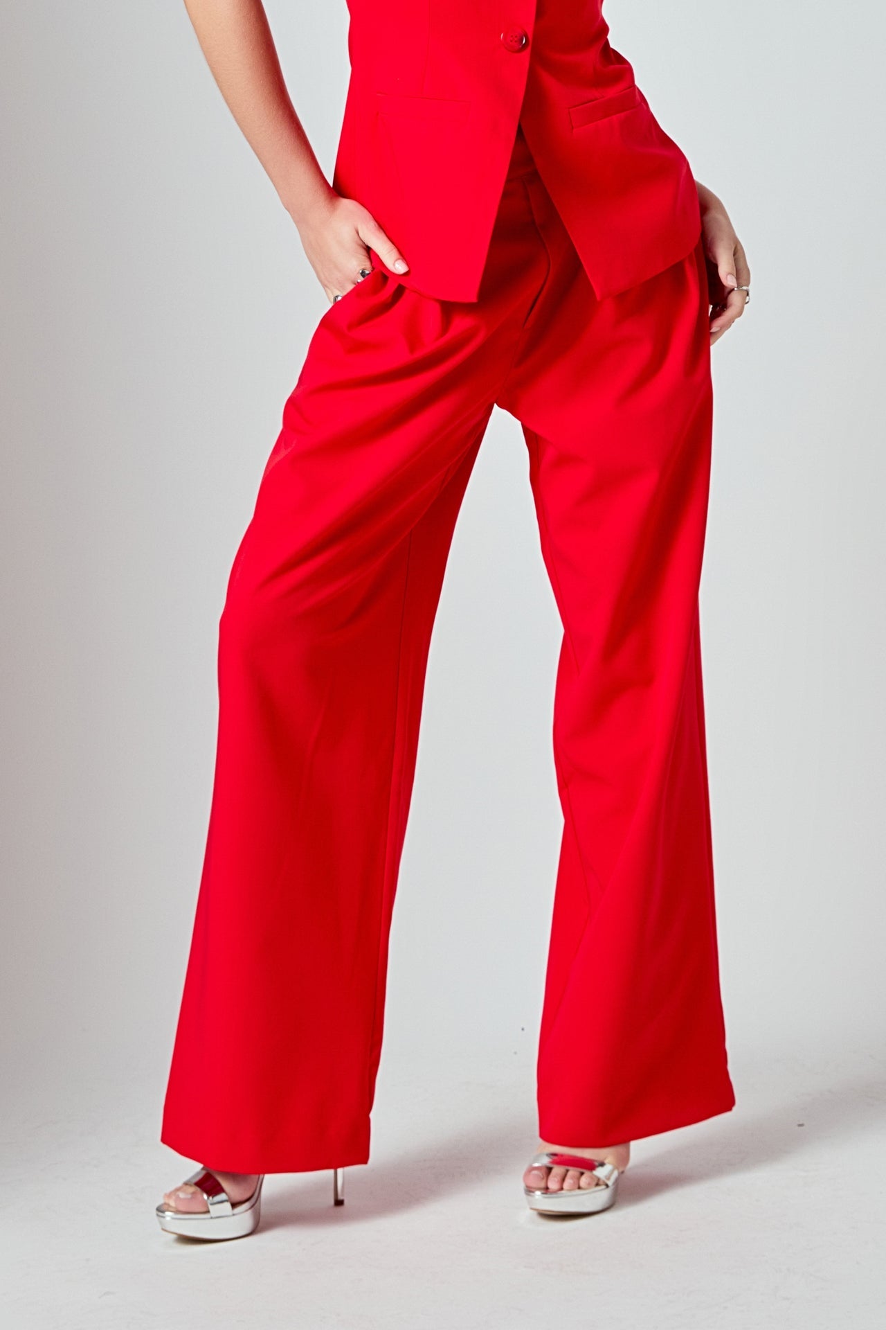 Mid Rise Pleated Wide leg Trousers